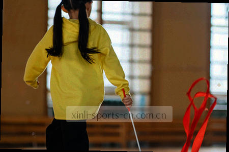 用户增长趋势曲线，显示持续增长但不过分夸张